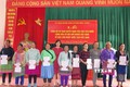 越南山萝省近300名老挝公民入籍越南
