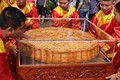 一对超大的中秋月饼破越南纪录
