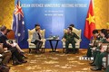 越南国防部长吴春历大将会见澳大利亚国防部长琳达·雷诺兹