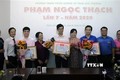 胡志明市团市委向28名年轻医师颁发范玉石奖