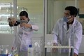 Dịch bệnh do chủng mới virus Corona: Pha chế nước rửa tay sát khuẩn đạt chuẩn tặng người dân