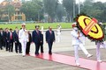 南方解放实现国家统一45周年：越南党和国家领导人拜谒胡志明主席陵墓