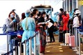 Dịch COVID-19: Thành phố Hồ Chí Minh lấy mẫu xét nghiệm tất cả hành khách tại sân bay và ga xe lửa
