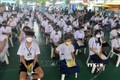 与疫情安全共处：泰国曼谷学生接种疫苗以准备重返校园