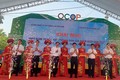 Các đại biểu cắt băng khai mạc “Tuần hàng tư vấn, giới thiệu Chương trình mỗi xã một sản phẩm (OCOP) thành phố Hà Nội năm 2022”.