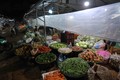 Các loại nông sản thiết yếu phục vụ nhu cầu của người tiêu dùng tại chợ đầu mối Minh Khai.
