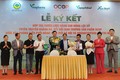 Đại diện Văn phòng Điều phối chương trình xây dựng nông thôn mới thành phố Hà Nội và Vinanutrifood ký kết biên bản hợp tác.