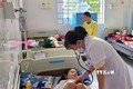 Các bệnh nhân đang được điều trị tại Bệnh viện Nhi Gia Lai. Ảnh: Hoài Nam - TTXVN