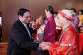 Thủ tướng Chính phủ Phạm Minh Chính thăm hỏi các Mẹ Việt Nam Anh hùng tham dự Hội nghị biểu dương người có công với cách mạng tiêu biểu toàn quốc năm 2023. Ảnh: Dương Giang -TTXVN