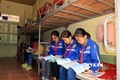Học sinh Trường Tiểu học và Trung học cơ sở Mường Tè, huyện Vân Hồ (Sơn La) ôn bài ngoài giờ lên lớp. Ảnh: Hữu Quyết - TTXVN
