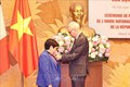 越南国会社会事务委员会主任阮翠英荣获法国荣誉军团骑士勋章