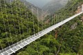 世界最长的越南高空人行玻璃桥备受美国媒体的关注
