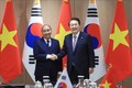 越南国家主席阮春福与韩国总统尹锡悦举行会谈