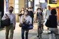 Người dân đeo khẩu trang phòng lây nhiễm COVID-19 tại Tokyo, Nhật Bản, ngày 2/9/2020. Ảnh: THX/ TTXVN