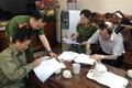 Cơ quan CSĐT Công an tỉnh Nghệ An tống đạt quyết định khởi tố bị can đối với ông Lương Thanh Hải. Ảnh: cand.com.vn