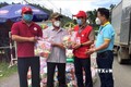 Tặng quà Trung thu cho trẻ em tại khu vực phong tỏa xã Trà Phong, huyện Trà Bồng