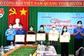 Tuyên dương sinh viên dân tộc thiểu số tỉnh Đắk Lắk đạt học lực giỏi và xuất sắc tại điểm cầu chính. Ảnh: Hoài Thu – TTXVN