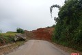 Sạt lở trên Quốc lộ 15C, huyện Mường Lát bị chia cắt với miền xuôi