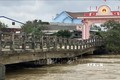Lũ lụt gây sụt cầu, cô lập nhiều khu dân cư tại Bình Định