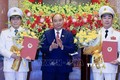 Chủ tịch nước Nguyễn Xuân Phúc trao quyết định thăng cấp bậc Thượng tướng cho hai Thứ trưởng Bộ Công an
