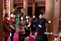 Đoàn khách thứ 200 đến từ tỉnh Kiên Giang thăm Khu di tích Quốc gia đặc biệt Tân Trào. Ảnh: Vũ Quang Đán - TTXVN