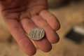 Phát hiện đồng bạc cổ có niên đại 1.900 năm ở Bờ Tây