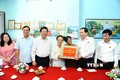 Phó Chủ tịch Thường trực Quốc hội Trần Thanh Mẫn tặng quà đối tượng chính sách tại Cao Bằng