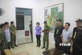 Cơ quan Cảnh sát điều tra Công an tỉnh công bố lệnh bắt tạm giam Phó Chủ tịch UBND thành phố Điện Biên Phủ. Ảnh: TTXVN phát