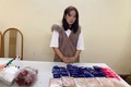 Đối tượng Tráng Thị Khúa cùng số ma túy bị bắt giữ. Ảnh: cand.com.vn