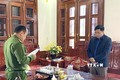 Ông Nguyễn Ích Chánh, nguyên Chủ tịch UBND huyện Bảo Lạc, tỉnh Cao Bằng nghe lệnh khởi tố. Ảnh: TTXVN phát