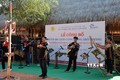 Đội văn nghệ buôn hát và biểu diễn nhạc cụ dân tộc Ê Đê tại buổi Lễ. Ảnh: Hoài Thu – TTXVN