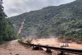 Yên Bái: Huy động lực lượng giải phóng đất đá sạt lở trên quốc lộ 32