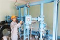 Công nhân Nhà máy nước Đồng Bẩm vận hành hệ thống bơm cung cấp nước sạch cho người dân nông thôn thành phố Thái Nguyên. Ảnh: Hoàng Nguyên – TTXVN