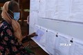 Cử tri Bình Phước thực hiện nghiêm quy định phòng, chống dịch khi đi bỏ phiếu