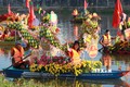 Hàng nghìn người dân cổ vũ đua ghe sôi động ở Khánh Hòa