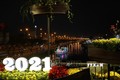 Khung cảnh chợ hoa xuân “Trên bến dưới thuyền” năm 2021 bên bến Bình Đông (Quận 8). Ảnh: Thu Hương - TTXVN