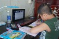 Học sinh TP.HCM trong giờ học trực tuyến môn Tiếng Việt. Ảnh: Thu Hoài/TTXVN