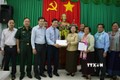 柬埔寨副首相为中部地区灾民提供捐款 用于开展灾后重建工作