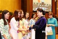 越南国会主席阮氏金银会见模范教师和教育管理干部