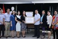 越南政府向旅居老挝越南人捐赠防疫口罩