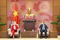 越南国会经济委员会主任武洪清会见英国国际贸易大臣伊丽莎白•特鲁斯