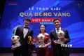 越南球员黄德和黄茹获得2021年越南金球奖