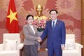国会主席王廷惠会见老挝最高人民法院院长