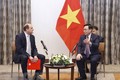 越南国会主席王廷惠会见部分匈牙利公司领导
