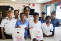 庆和省：海警船将失踪多日的BTh 97478 TS 渔船 4 名渔民送上岸