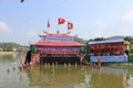 独具特色的越南海阳省水上木偶戏正在上演