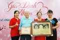 越南国家主席阮春福表彰23年积极组织开展无偿献血宣传活动的老兵