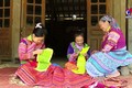 越南宣光省蒙族人保留与弘扬刺绣手艺