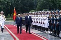越南国家主席阮春福主持乌干达总统正式访问越南的欢迎仪式