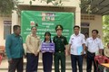平协国际口岸边防屯向柬埔寨学生颁发奖学金